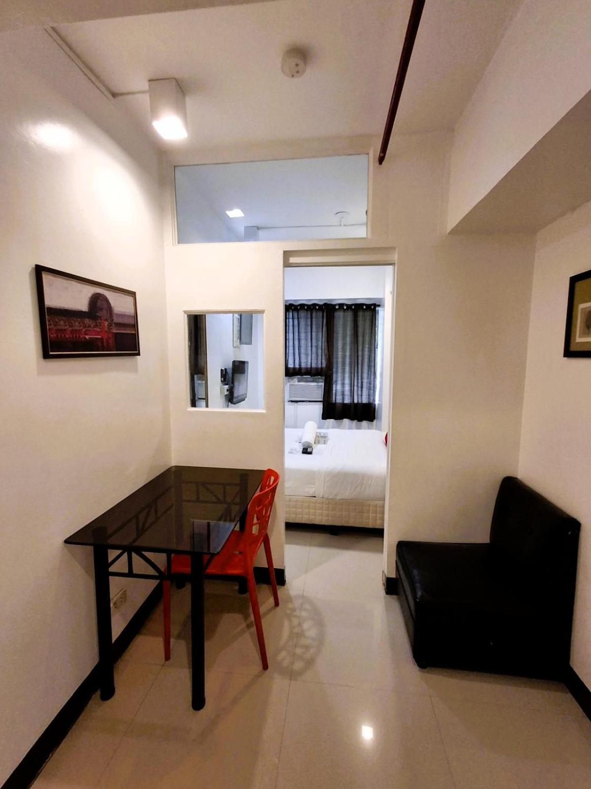Makati Poblacion Hotel マンダルヨン・シティ エクステリア 写真
