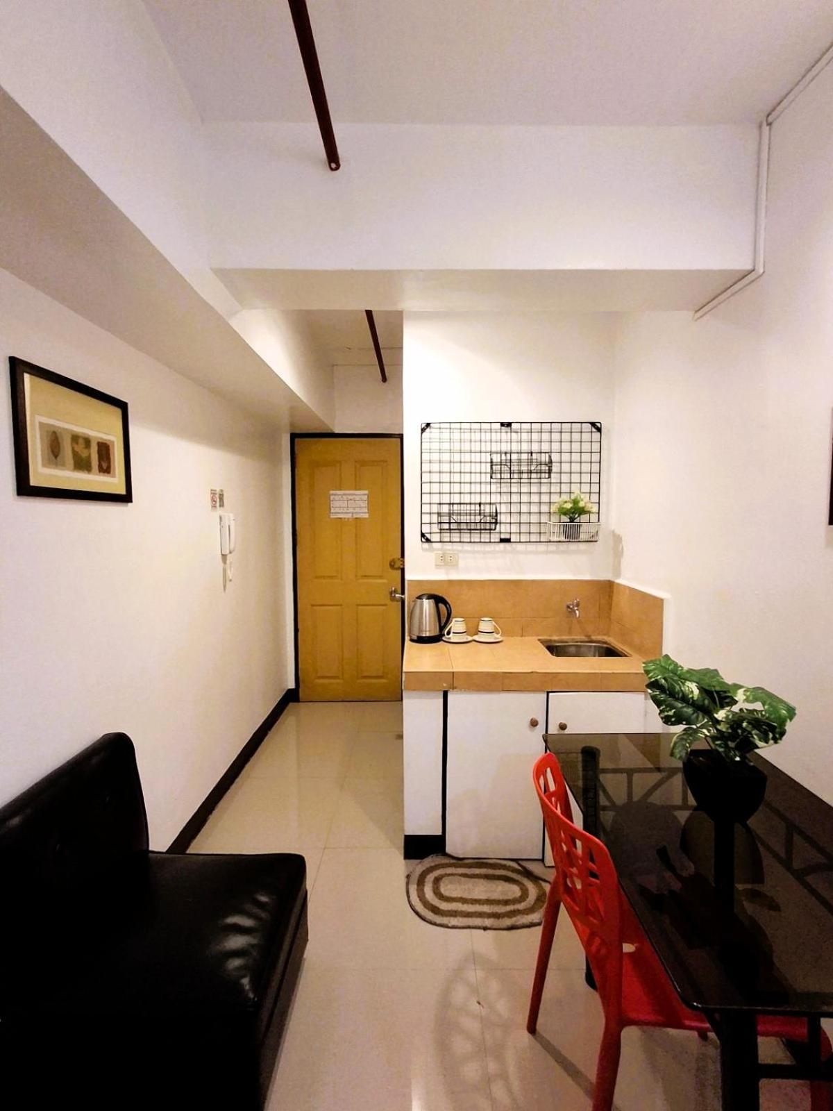 Makati Poblacion Hotel マンダルヨン・シティ エクステリア 写真