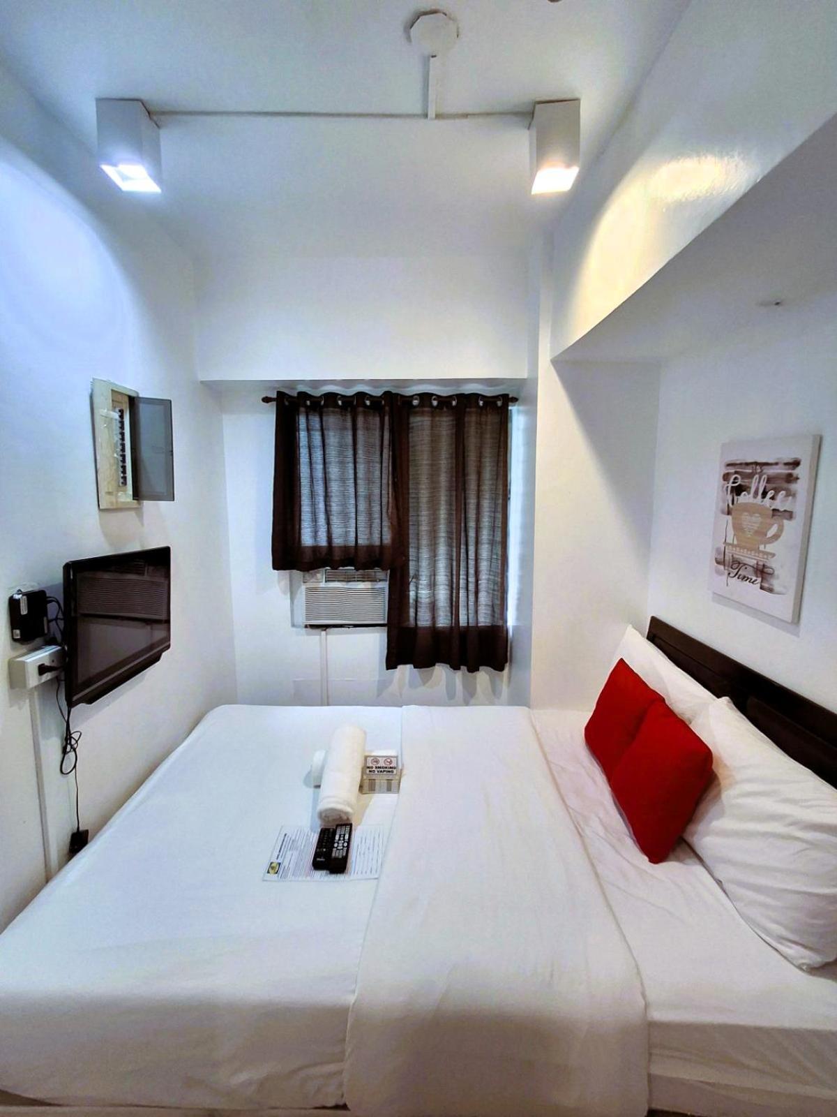 Makati Poblacion Hotel マンダルヨン・シティ エクステリア 写真